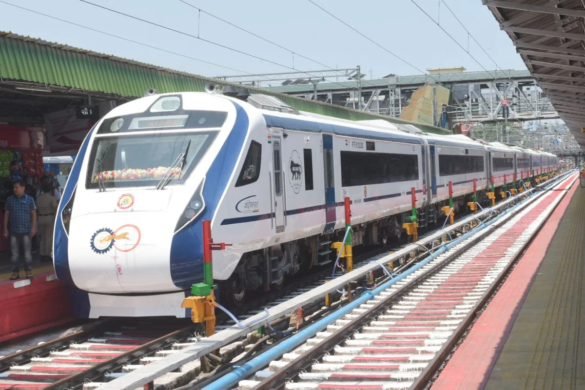 Pm Modi To Flag Off First Vande Bharat Express Connecting Guwahati And Njp