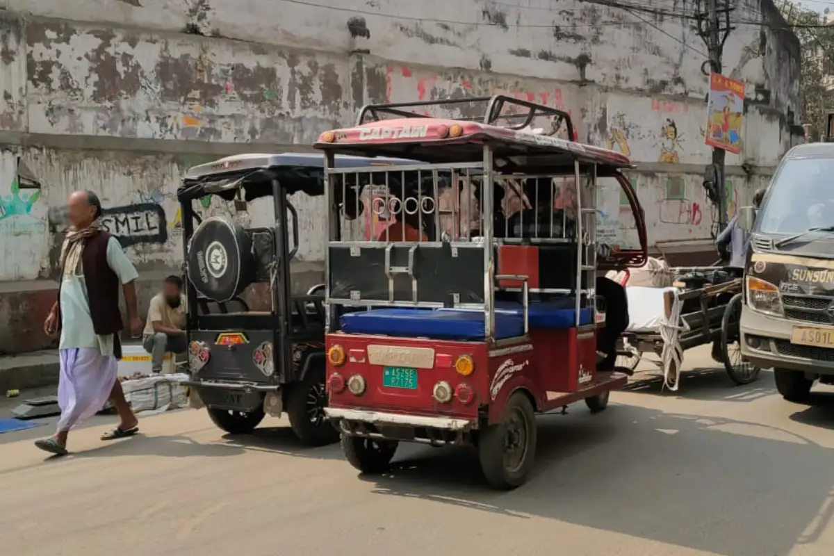 E-Rickshaw Continues To Be A Menace In Fancy Bazar