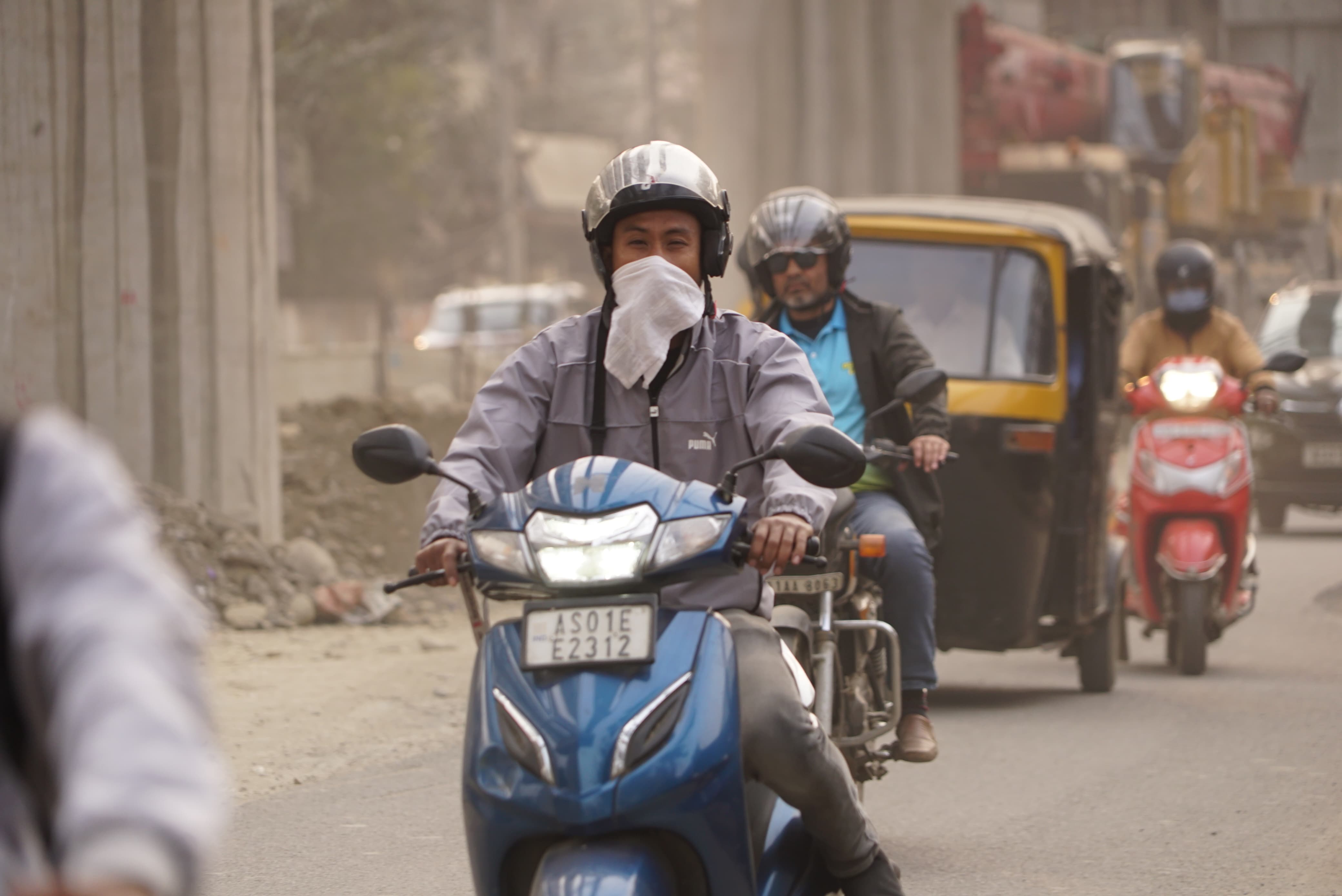 Commuters covering their mouths with kerchiefs in Bamunimaidam.